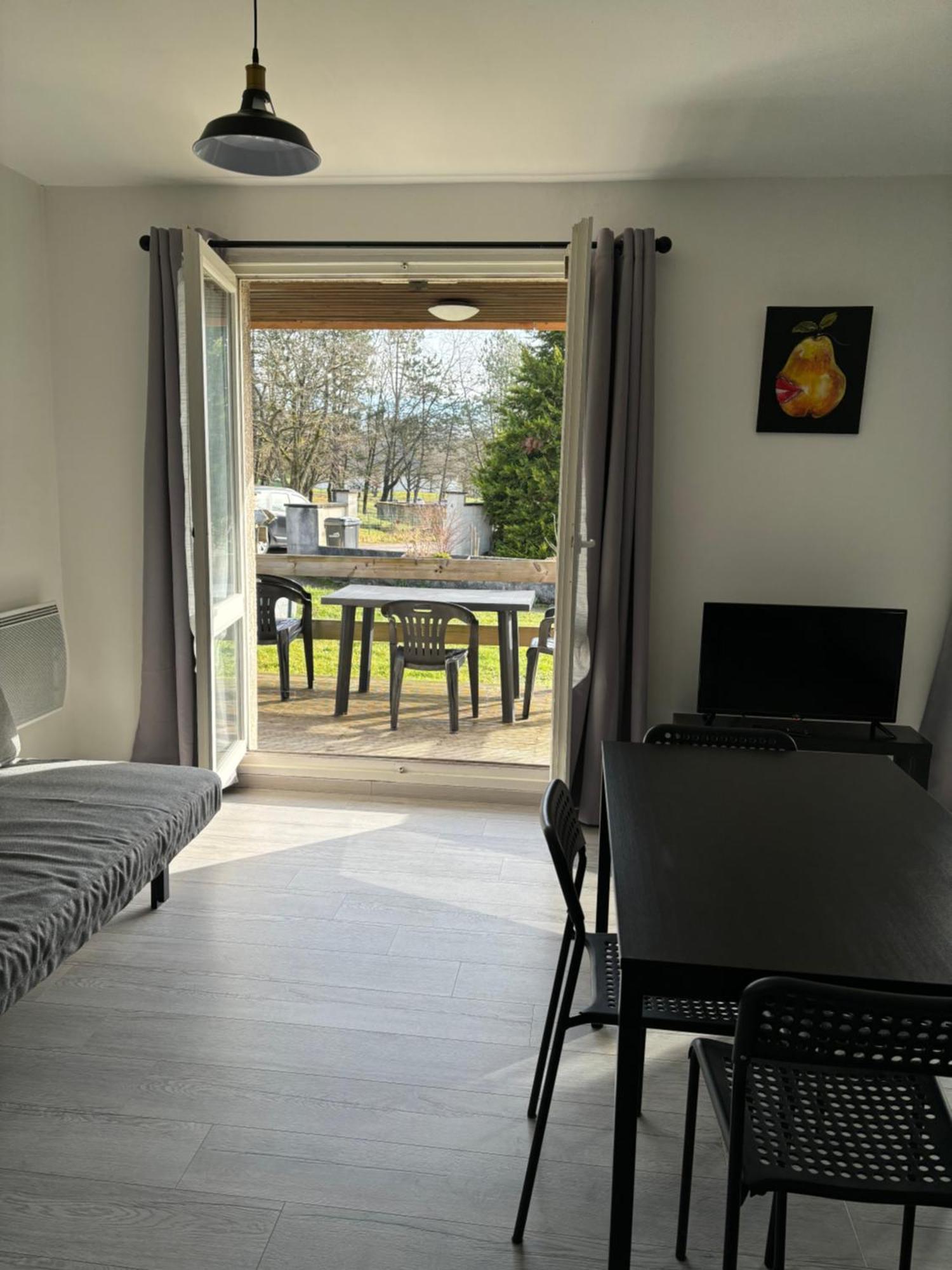 Studio Pivoine Avec Terrasse A Proximite De Мец Екстериор снимка