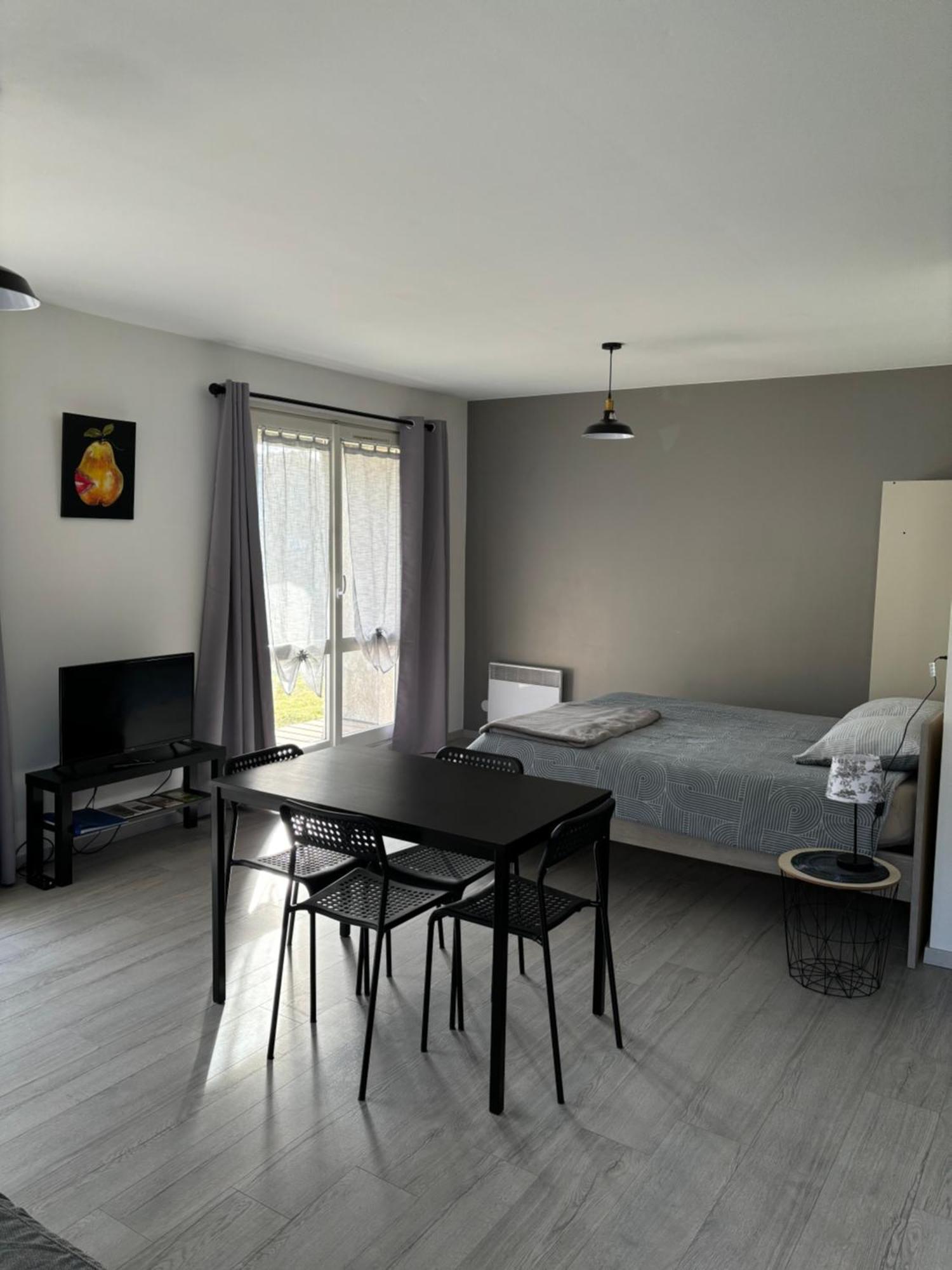 Studio Pivoine Avec Terrasse A Proximite De Мец Екстериор снимка